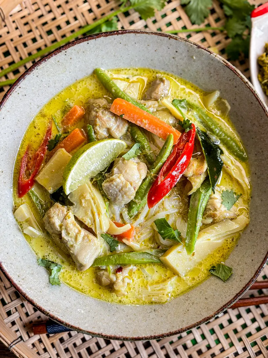 Quick Thai Green Curry Noodle Soup: Spicy & Soothing